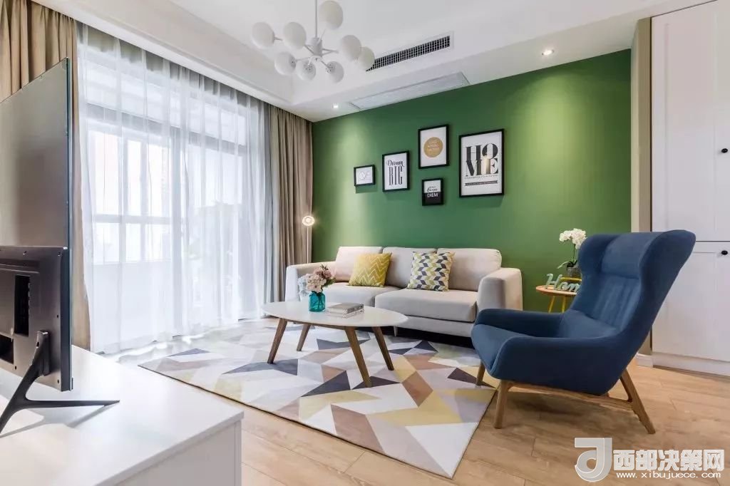 沙發(fā)背景墻選對(duì)裝飾畫(huà)，才能美了整個(gè)客廳空間！