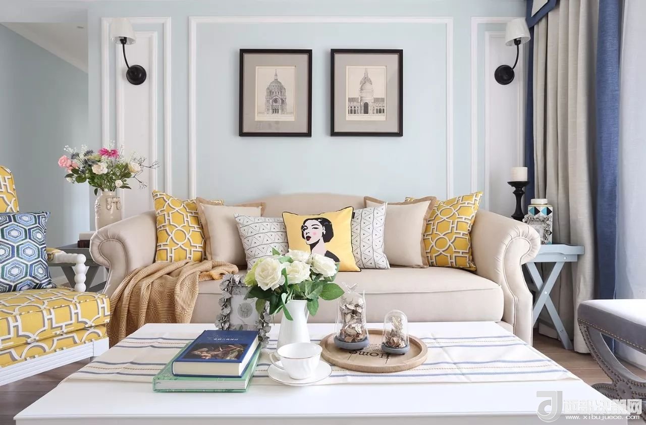 沙發(fā)背景墻選對(duì)裝飾畫(huà)，才能美了整個(gè)客廳空間！