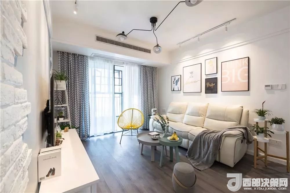 沙發(fā)背景墻選對(duì)裝飾畫(huà)，才能美了整個(gè)客廳空間！