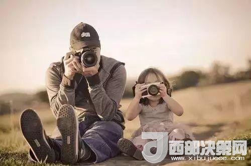 “曾子殺豬”故事在前，最近又有《父母說好考了90分就去看海，被爽約后女孩離家出走》新聞在后。父母如果自己的行為“打臉”了，又怎么能在孩子面前掌握教育的主動權(quán)。