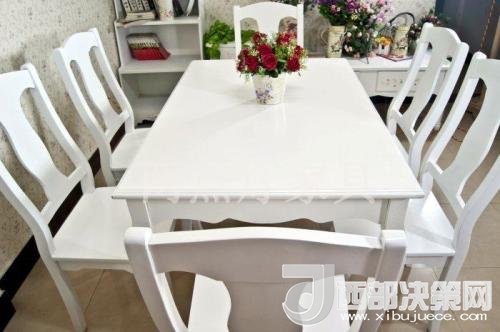 喜歡白色餐桌 但椅子該如何搭配？