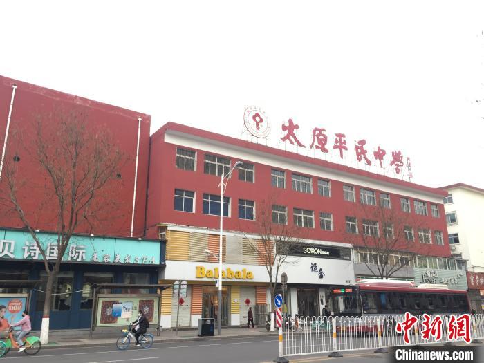 所有師生實行“日報告”“零報告”制度，確保開學后校園衛(wèi)生安全?！「呷鸱?攝