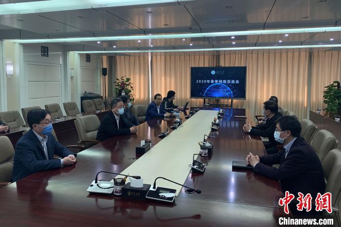 寧夏大學(xué)2020年春季首場(chǎng)綜合類(lèi)“網(wǎng)絡(luò)雙選會(huì)”現(xiàn)場(chǎng)?！±钆迳?攝