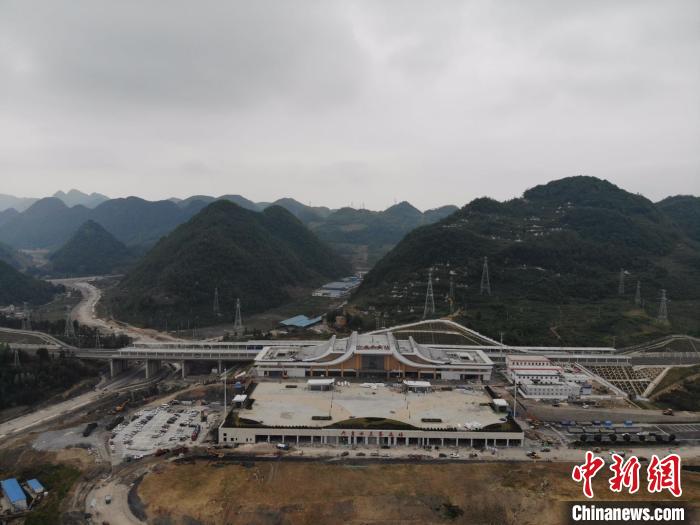 貴州省首條城際高速鐵路——安六鐵路開始聯(lián)調(diào)聯(lián)試。中國鐵路成都局集團公司供圖