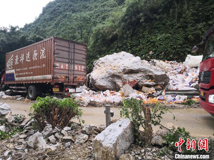 事故現(xiàn)場(chǎng)?！↑S鵬 攝