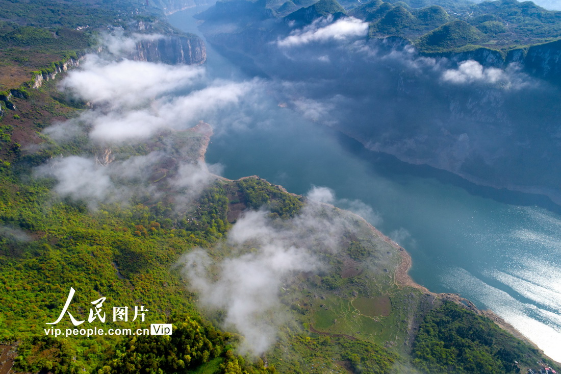 2022年4月3日拍攝的貴州省黔西市新仁苗族鄉(xiāng)境內(nèi)的烏江一級(jí)支流六沖河。